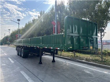 Semiremolc de paret lateral de 3 eixos